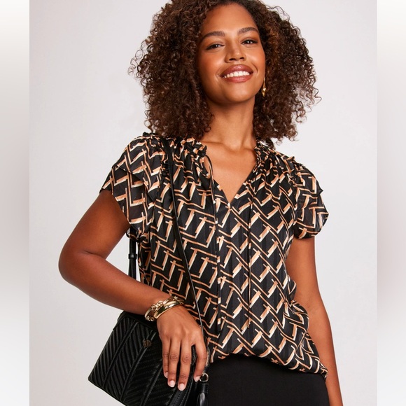 Laura Geometric Print Short Sleeve Blouse Black Pattern - Picture 1 of 11
